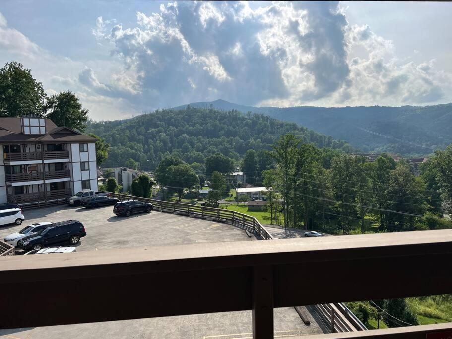 City & Mountain View 5 Mins From Downtown Gatlinburg Bagian luar foto
