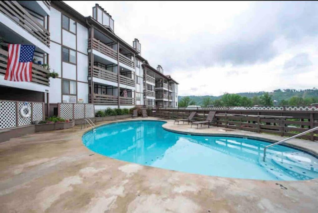 City & Mountain View 5 Mins From Downtown Gatlinburg Bagian luar foto